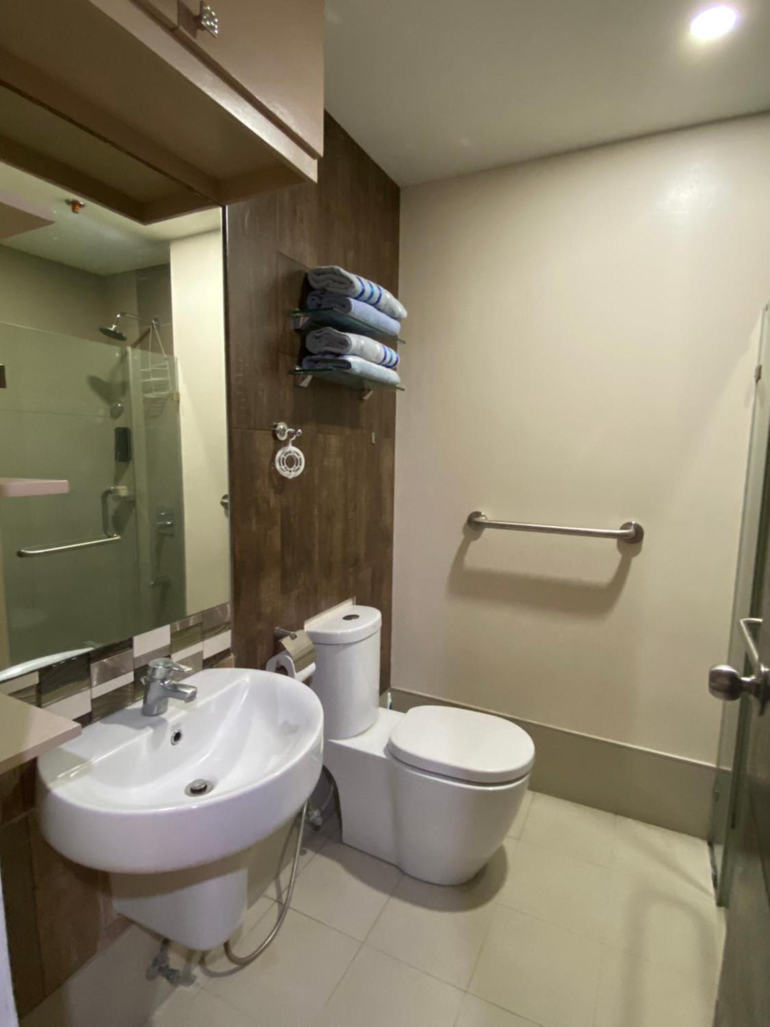 Feels Like Home Condos Abreeza Place Tower 1 & 2 Davao City Exterior foto