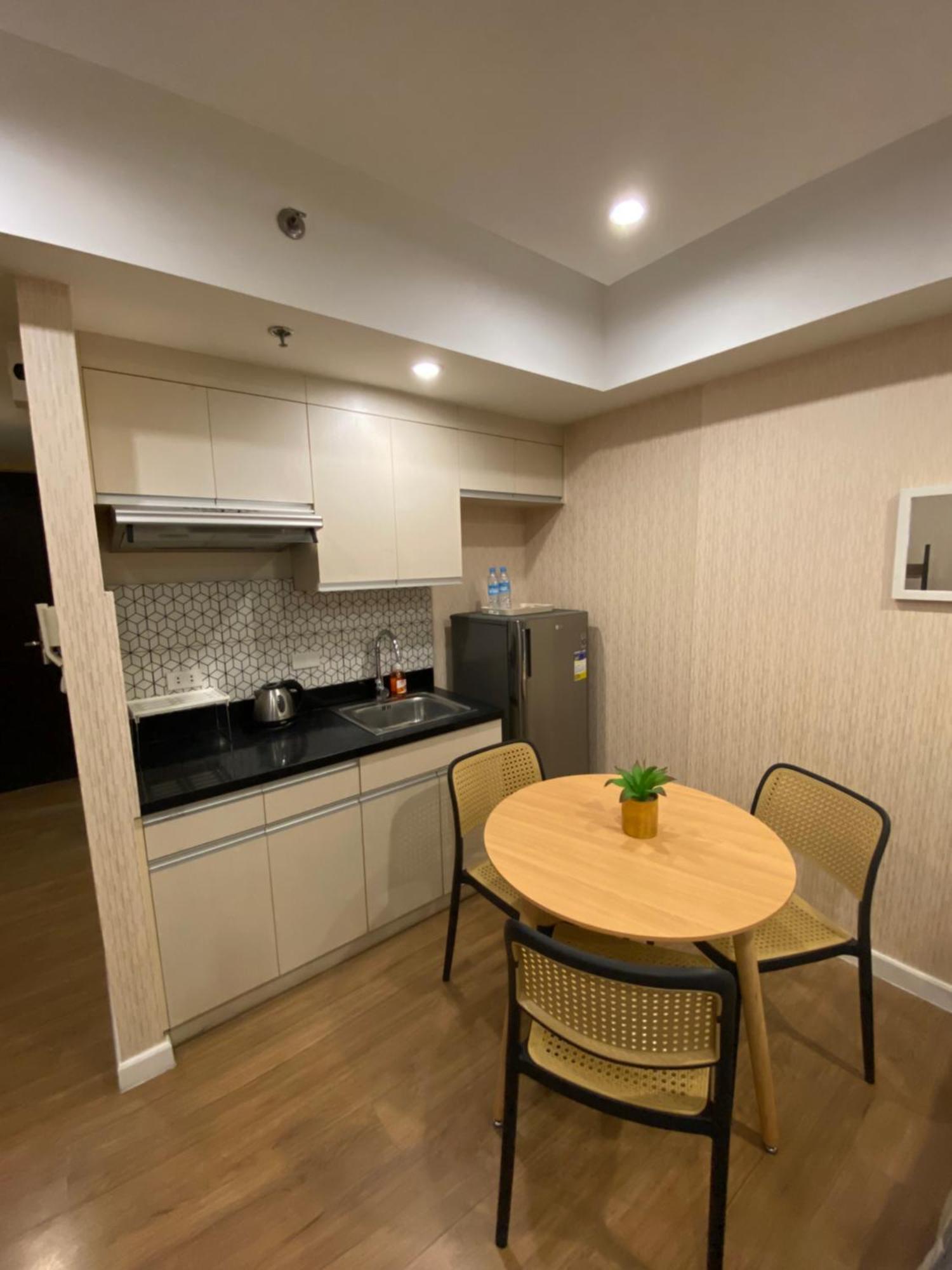 Feels Like Home Condos Abreeza Place Tower 1 & 2 Davao City Exterior foto